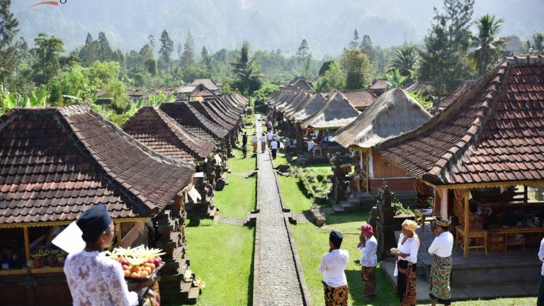 Tradisi Unik Desa Adat Indonesia